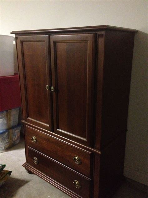 Bedroom Set Furniture Dresser Mirror <strong>Armoire</strong> NEGOTIABLE NEED GONE ASAP. . Craigslist armoire